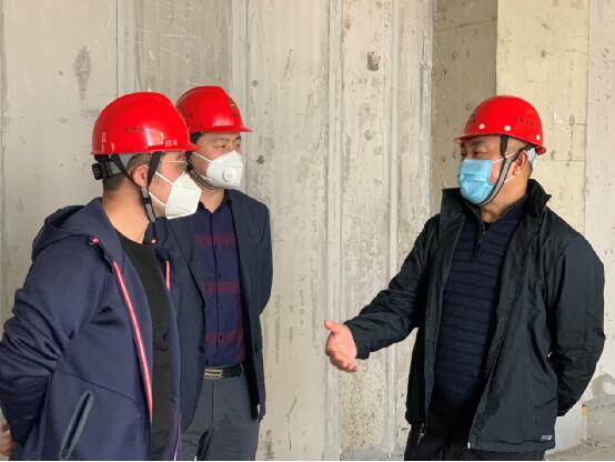 公司總經理劉春一行到二醫(yī)院、國瑞項目進行疫情防控復工復產檢查