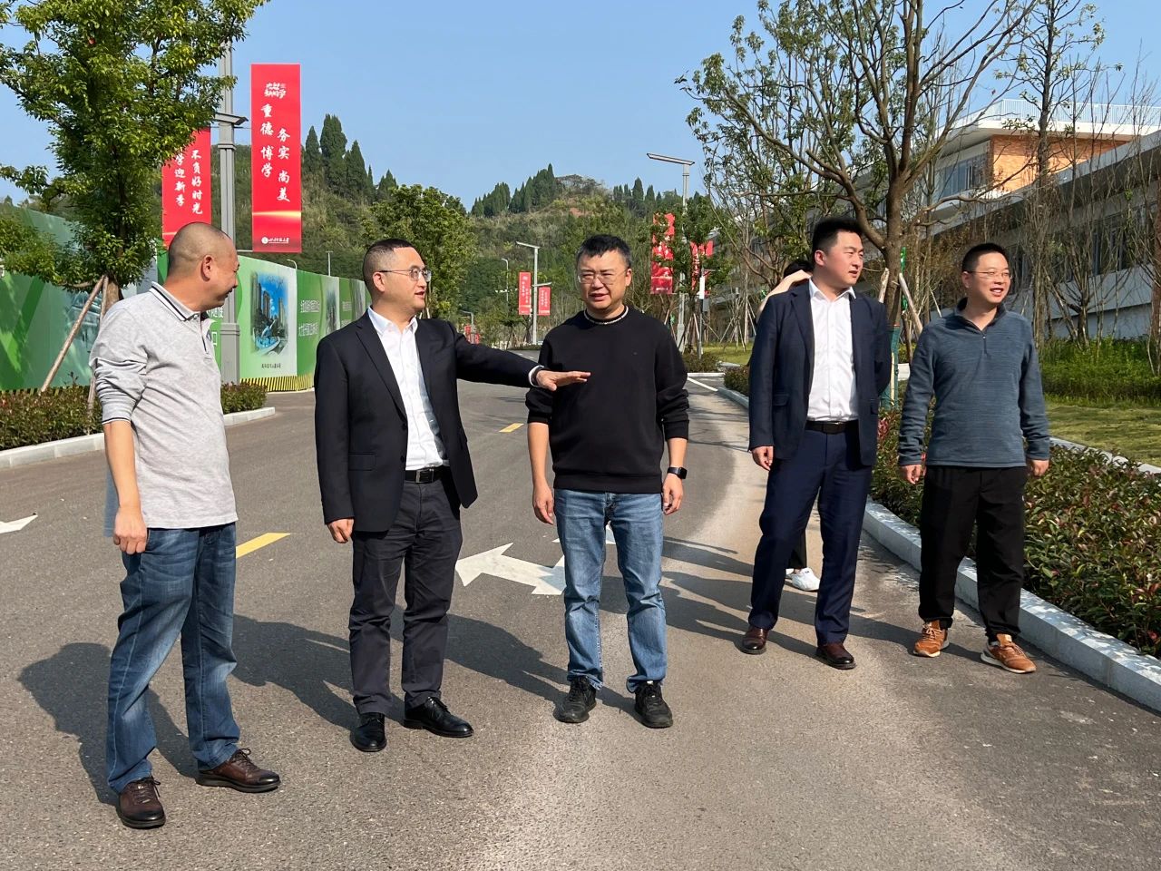 公司黨委書記、執(zhí)行董事朱軍一行到川師遂寧校區(qū)項目開展“奮戰(zhàn)四個月”專項督導(dǎo)