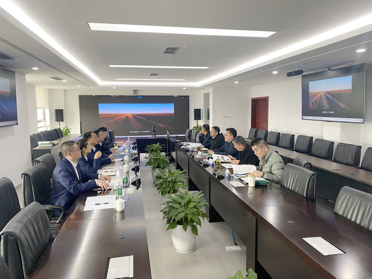 公司黨委副書記 、總經(jīng)理徐文忠到中石油四川油建公司開展座談交流